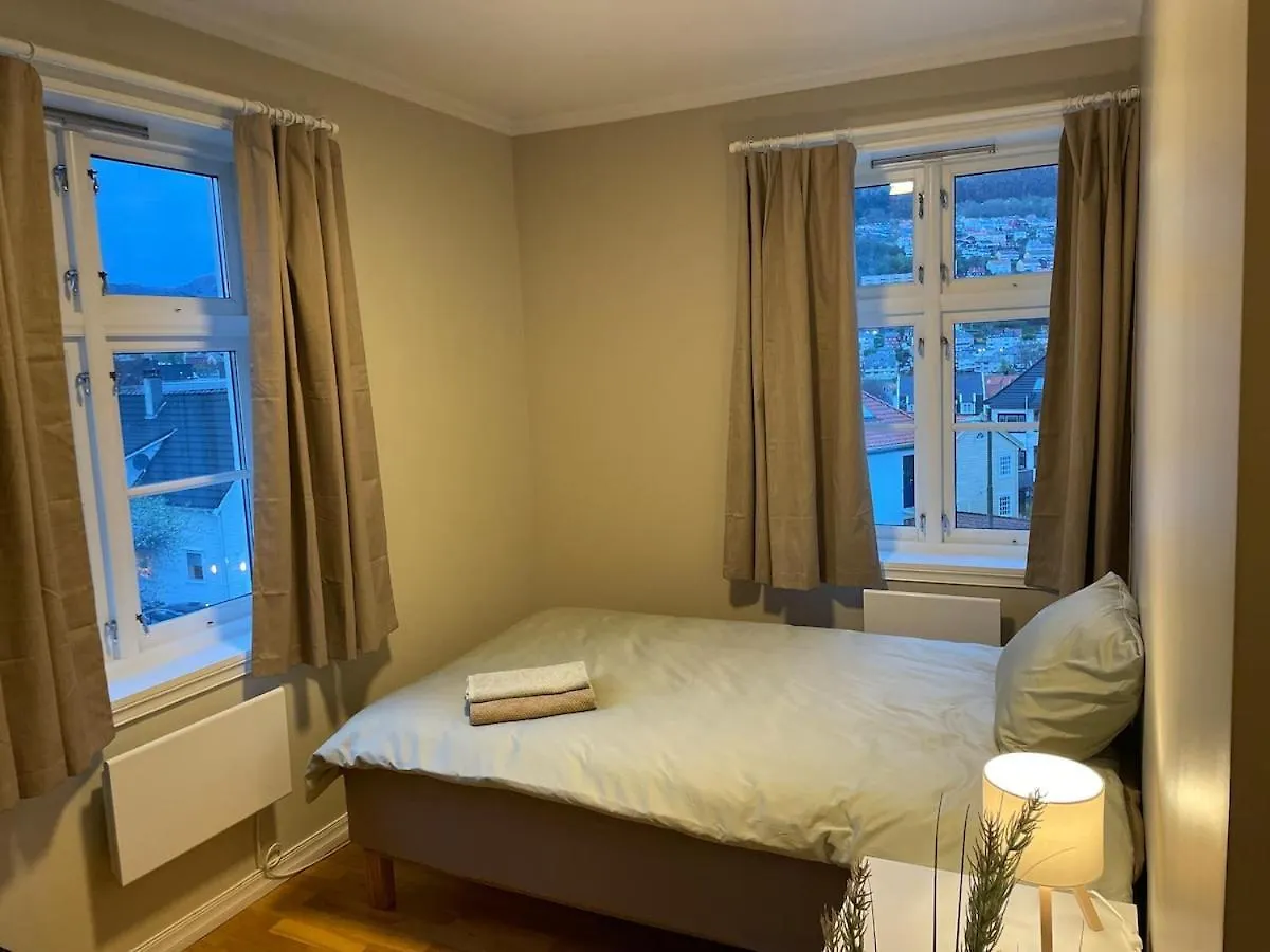 Cozy Apartment Near Light Rail 3 Bedrooms - 4 Beds 卑爾根